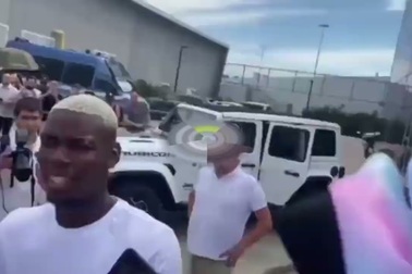 Pogba từ chối ký vào áo đấu Man Utd