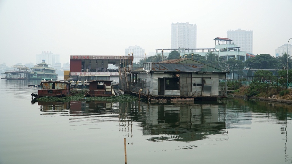 Cận cảnh nghĩa địa du thuyền từng một thời sầm uất bậc nhất Thủ đô - 3 Cận cảnh nghĩa địa du thuyền từng một thời sầm uất bậc nhất Thủ đô - 3
