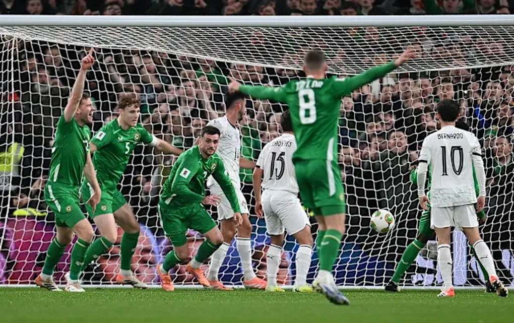 Ronaldo nhận thẻ đỏ, Bồ Đào Nha thất bại trước Ireland - 1 Ronaldo nhận thẻ đỏ, Bồ Đào Nha thất bại trước Ireland - 1