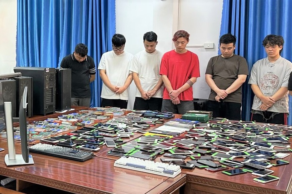 Nhóm thanh niên mua bán trái phép thông tin 3.000 tài khoản ngân hàng - 1 Nhóm thanh niên mua bán trái phép thông tin 3.000 tài khoản ngân hàng - 1