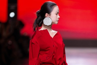 Tiết lộ thú vị về mẫu nhí Việt sải bước tự tin tại Tuần lễ thời trang Milan