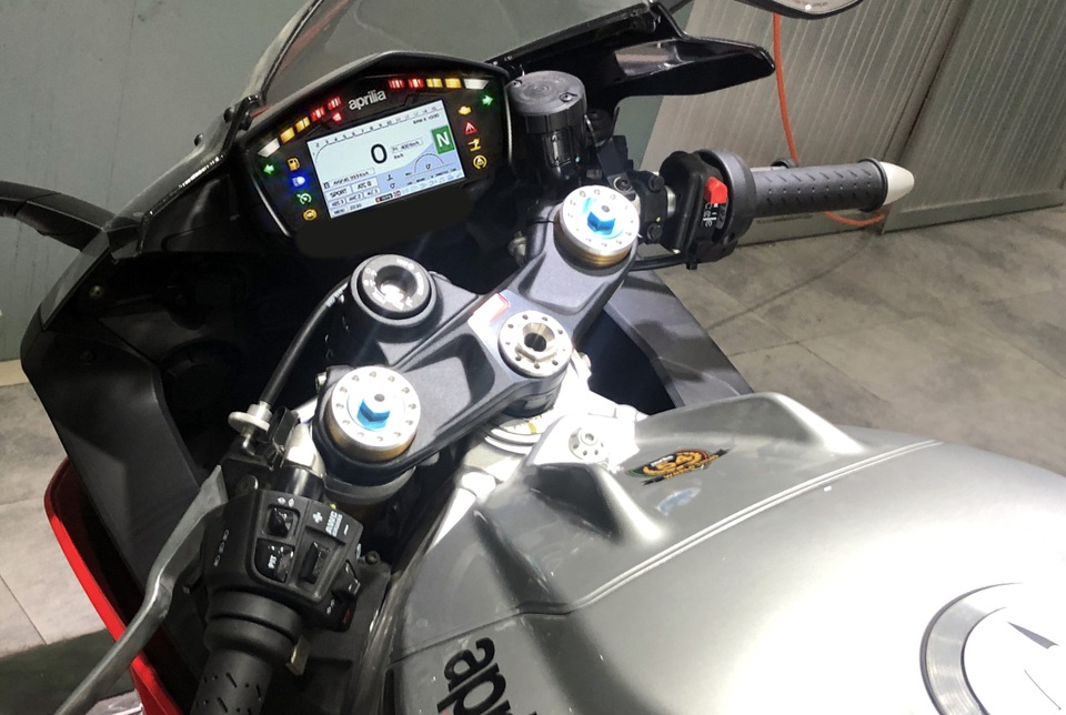 Hé lộ hai mẫu Aprilia và Moto Guzzi chính hãng đầu tiên tại Việt Nam - 4 Hé lộ hai mẫu Aprilia và Moto Guzzi chính hãng đầu tiên tại Việt Nam - 4