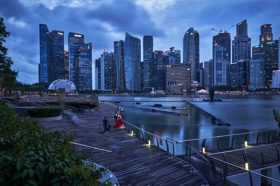 Giới siêu giàu ồ ạt đổ tiền về Singapore, mua cả xe Bentley qua mạng - 1 Giới siêu giàu ồ ạt đổ tiền về Singapore, mua cả xe Bentley qua mạng - 1