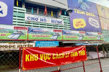 TPHCM: 189 chợ tạm ngừng hoạt động, nhân viên siêu thị "mướt mồ hôi"