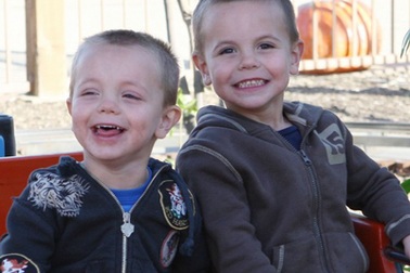 Hai nhóc nhà Britney đi chơi Halloween