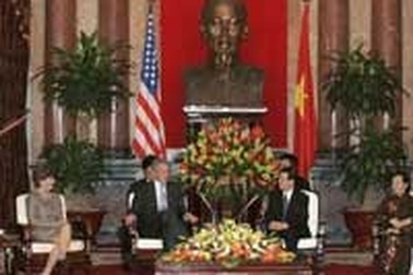 Tổng thống Bush ca ngợi Việt Nam thúc đẩy tự do hóa kinh tế