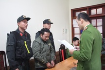 Bắt giam Chủ tịch xã và một kiểm lâm tiếp tay cho doanh nghiệp phá rừng