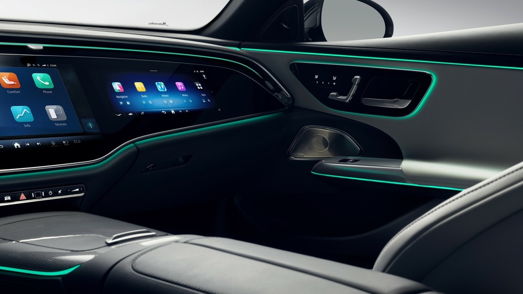E-Class 2024 có màn hình cực lớn, tích hợp sẵn TikTok và camera tự sướng - 8 E-Class 2024 có màn hình cực lớn, tích hợp sẵn TikTok và camera tự sướng - 8