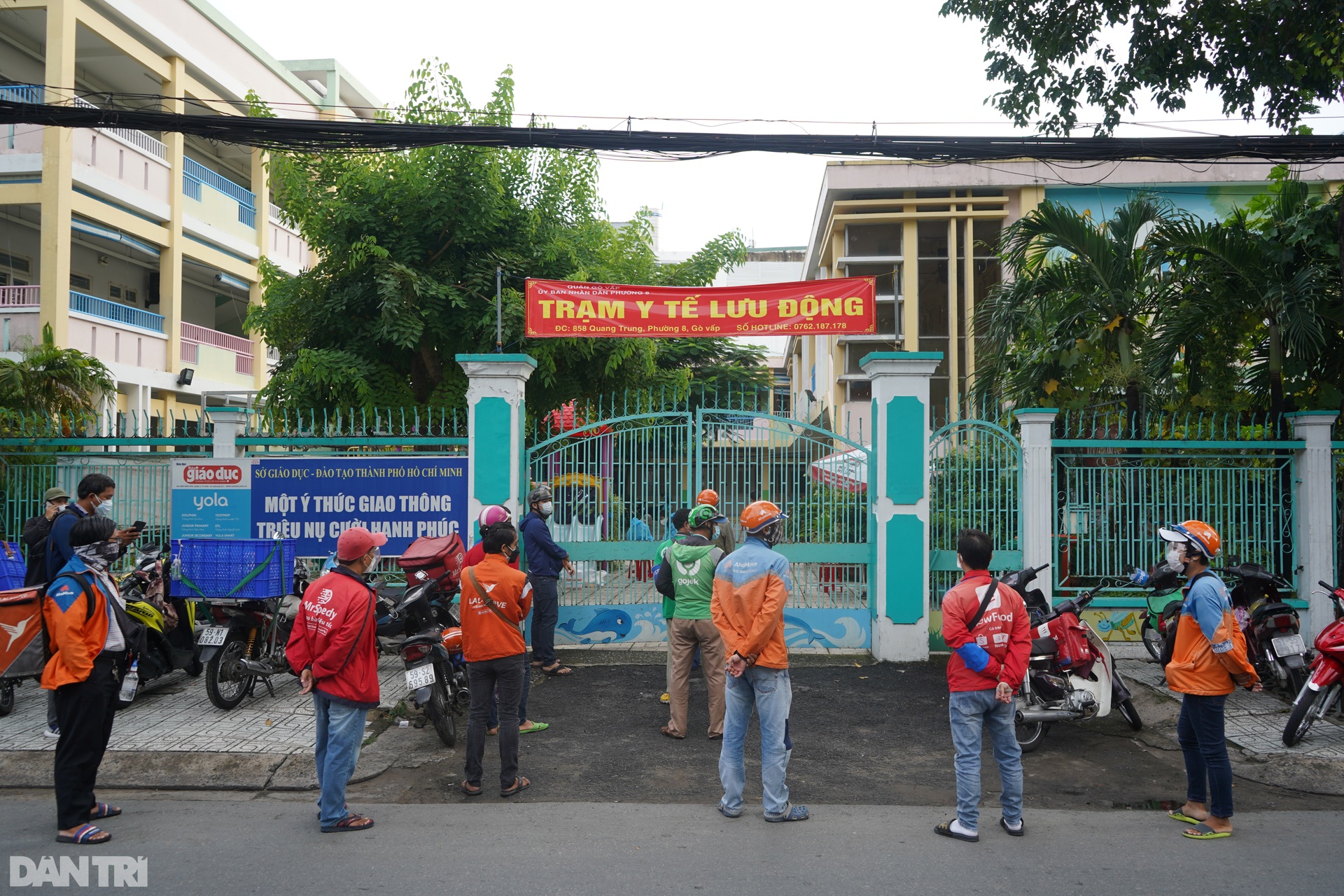 Shipper ở TPHCM chạy khắp nơi mới tìm được điểm test nhanh Covid-19 - 2 Shipper ở TPHCM chạy khắp nơi mới tìm được điểm test nhanh Covid-19 - 2