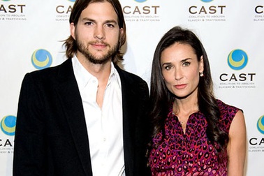 Ashton Kutcher đệ đơn ly dị Demi Moore
