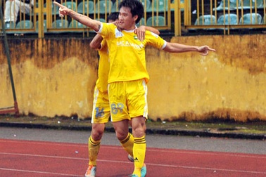 Công Vinh chỉ thi đấu hết lượt về cho CLB Consadole Sapporo