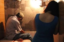 Xóa ổ mại dâm núp bóng tiệm uốn tóc ở TPHCM