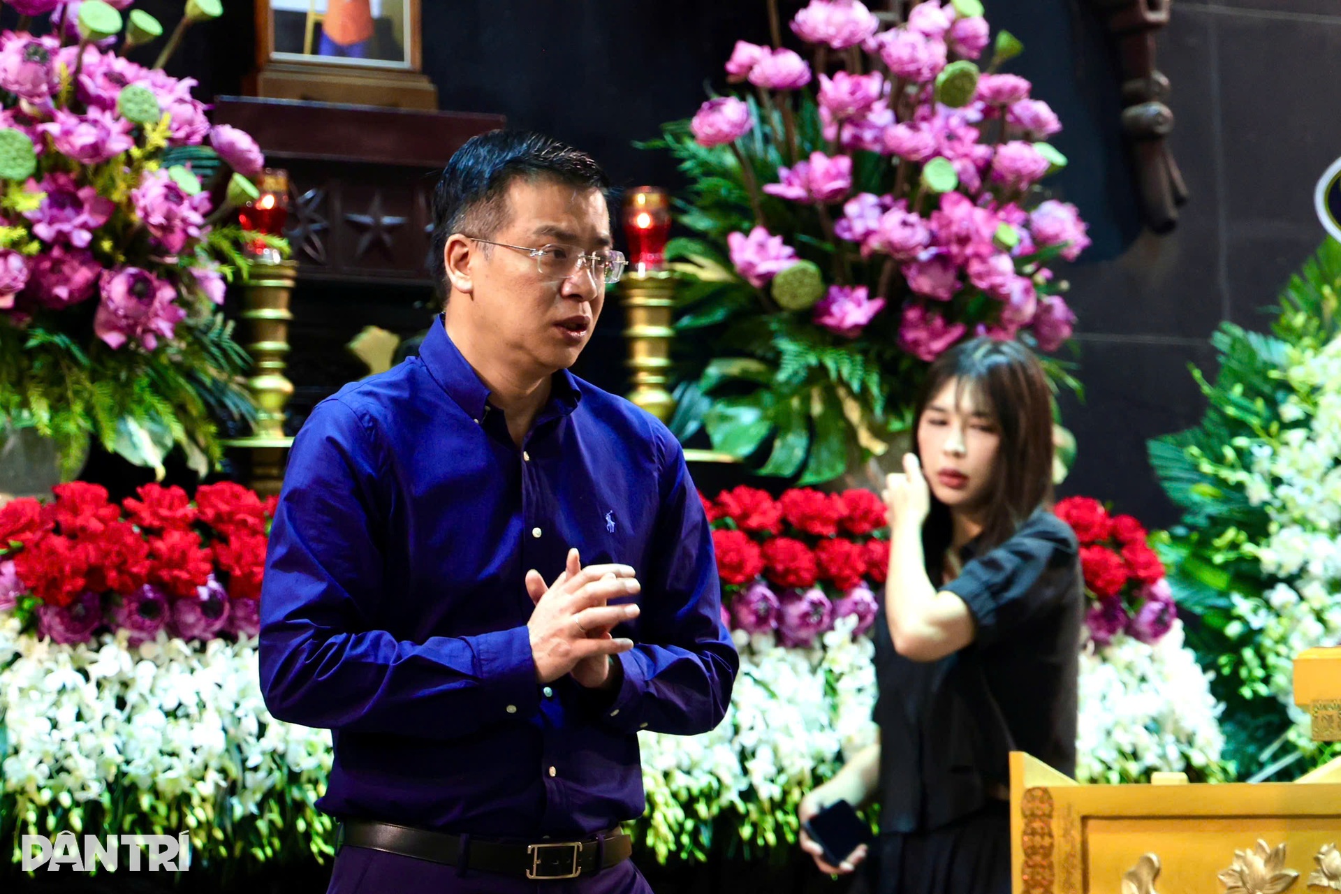Gia đình, đông đảo nghệ sĩ tiễn đưa họa sĩ Lê Thiết Cương - 12 Gia đình, đông đảo nghệ sĩ tiễn đưa họa sĩ Lê Thiết Cương - 12