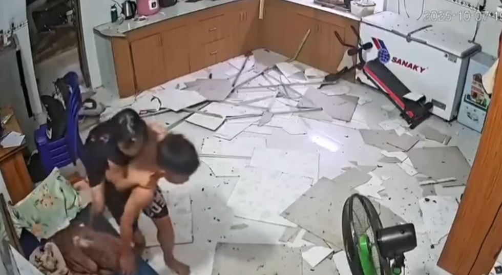 Clip “bé trai bình tĩnh cứu em gái sau tai nạn bất ngờ” nổi bật tuần qua