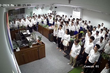 Hoạt động chào cờ, hát quốc ca đầu tuần của một công ty gây "bão" mạng