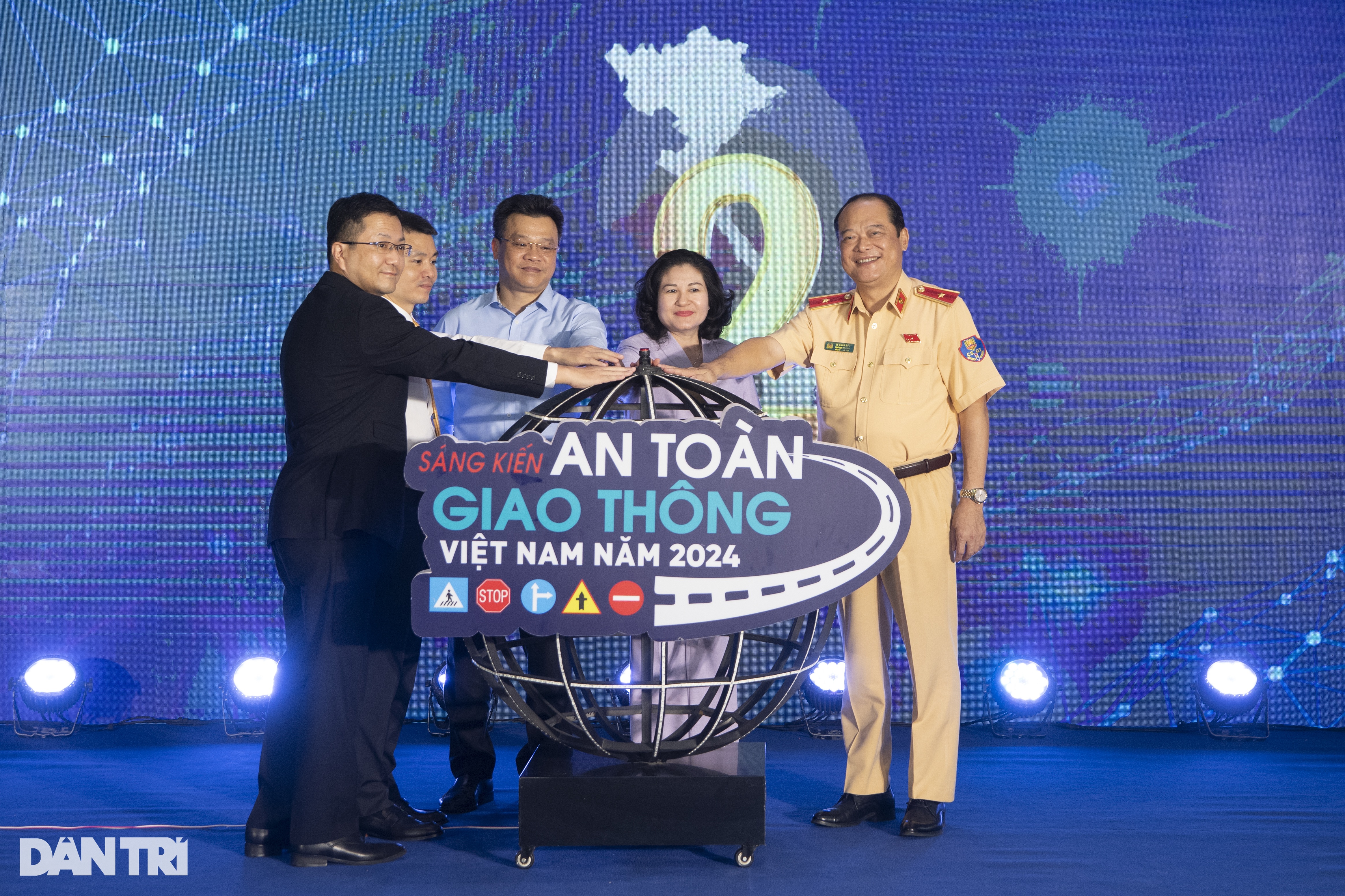 View - Toàn cảnh Lễ phát động Sáng kiến An toàn giao thông Việt Nam năm 2024 | Báo Dân trí