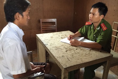 Giả vờ yêu để… bán