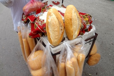 Hoãn xử vụ cướp bánh mì