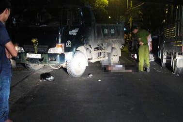 Tránh xe ben, tông vào xe tải tử vong