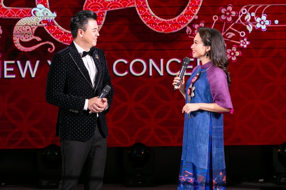 MC Mỹ Lan tươi tắn, rạng ngời dẫn chương trình cùng Tuấn Tú - 6 MC Mỹ Lan tươi tắn, rạng ngời dẫn chương trình cùng Tuấn Tú - 6