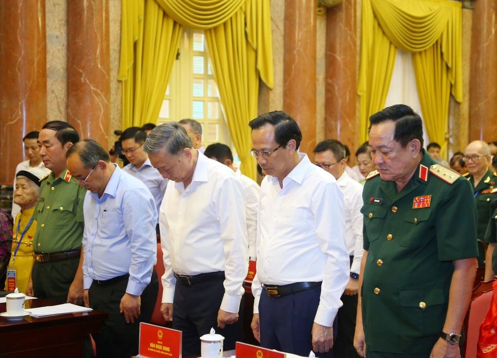 Chủ tịch nước: Cả nước khắc khoải với việc đưa liệt sĩ trở về gia đình - 2 Chủ tịch nước: Cả nước khắc khoải với việc đưa liệt sĩ trở về gia đình - 2