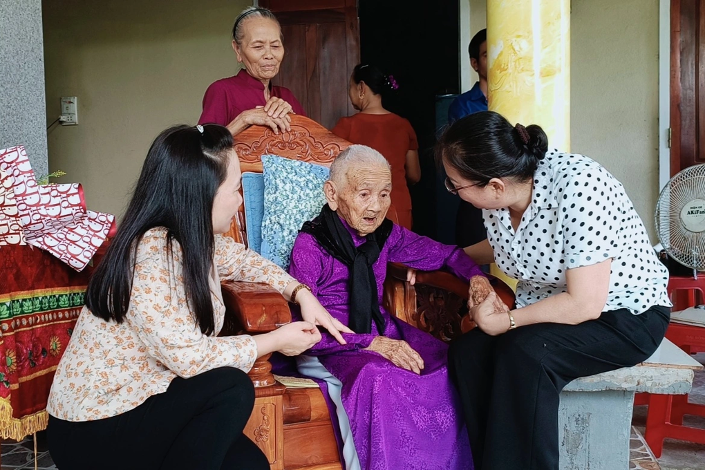 Quảng Nam: Tập trung chăm lo Tết cho người có công - 2 Quảng Nam: Tập trung chăm lo Tết cho người có công - 2
