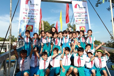 Người dân miền Tây được tặng 8 cây cầu làm "quà Tết"