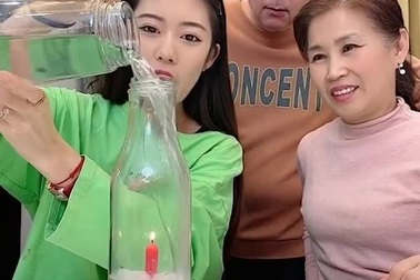 Cô gái diễn ảo thuật bị chính cha mình "lật tẩy"