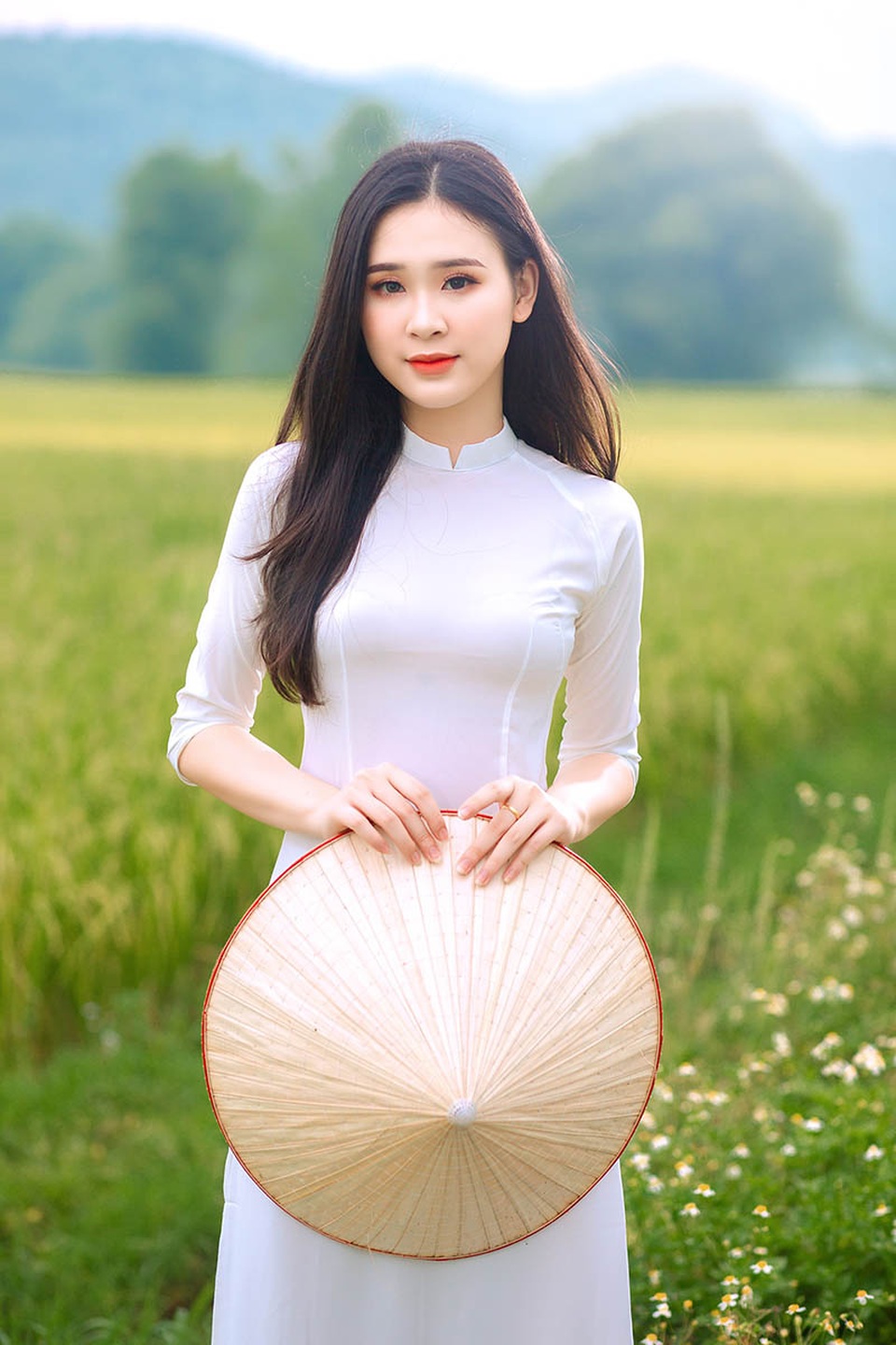 Á khôi Sinh viên Việt Nam khoe nét xuân thì bên cánh đồng lúa - 1 Á khôi Sinh viên Việt Nam khoe nét xuân thì bên cánh đồng lúa - 1