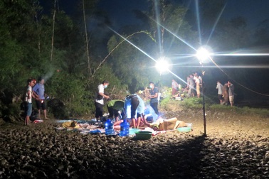 Phát hiện 3 thi thể trôi dạt dưới suối