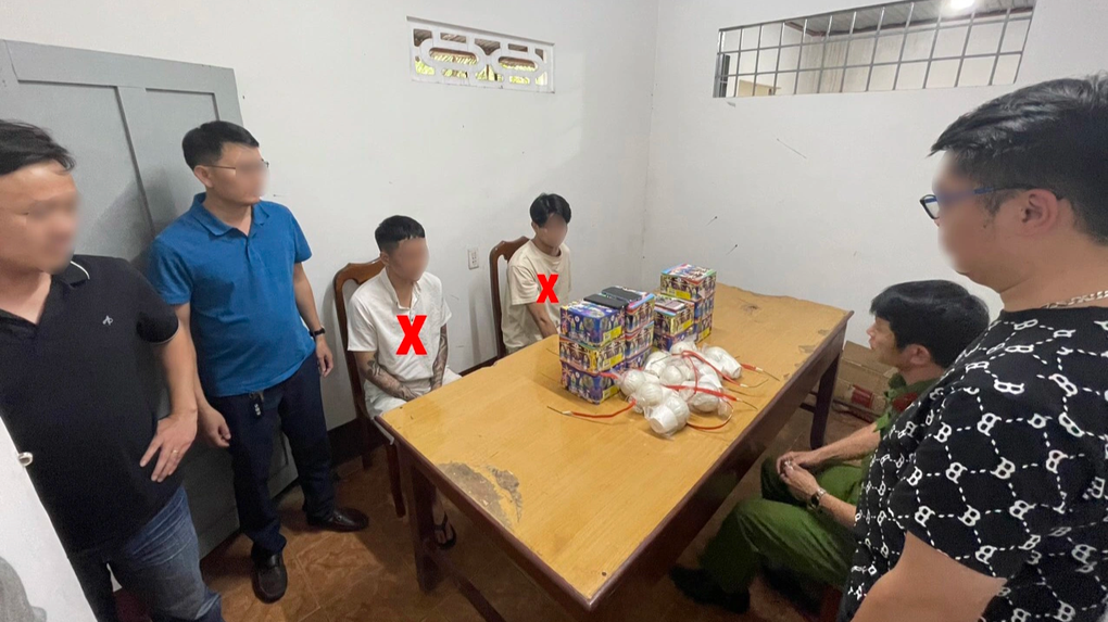 Bắt nhóm người buôn bán pháo lậu dịp Tết ở Lâm Đồng - 1 Bắt nhóm người buôn bán pháo lậu dịp Tết ở Lâm Đồng - 1