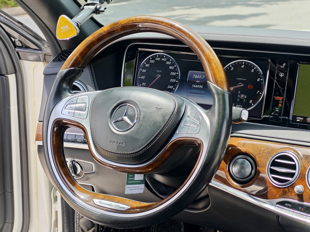 Mercedes-Benz S400 chạy 8 năm được rao bán với giá rẻ hơn Toyota Camry mới - 6 Mercedes-Benz S400 chạy 8 năm được rao bán với giá rẻ hơn Toyota Camry mới - 6