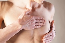 Triệu chứng phổ biến của ung thư vú ở nam giới