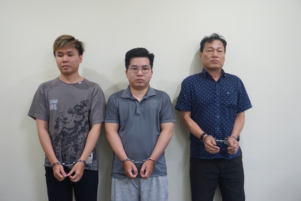 Công an TPHCM bắt 3 YouTuber thuộc kênh “Người đưa tin” - 1 Công an TPHCM bắt 3 YouTuber thuộc kênh “Người đưa tin” - 1