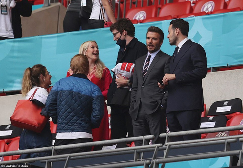 David Beckham đẹp trai nổi bật khi đi xem Euro 2020 - 11 David Beckham đẹp trai nổi bật khi đi xem Euro 2020 - 11