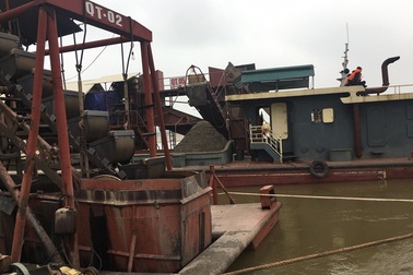 Ăn cơm hộp, đột kích “đại công trường cát tặc” trên sông Hồng