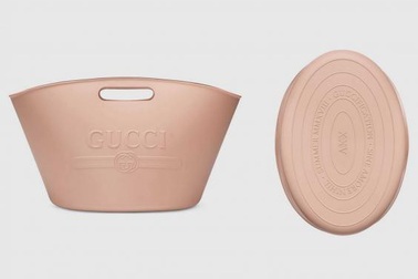Túi xách 22 triệu đồng của Gucci bị chê giống xô giặt giẻ lau nhà