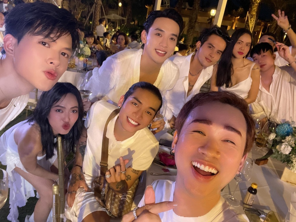 Diệu Nhi cầu cứu Trấn Thành trong tiệc độc thân trước thềm đám cưới - 10 Diệu Nhi cầu cứu Trấn Thành trong tiệc độc thân trước thềm đám cưới - 10