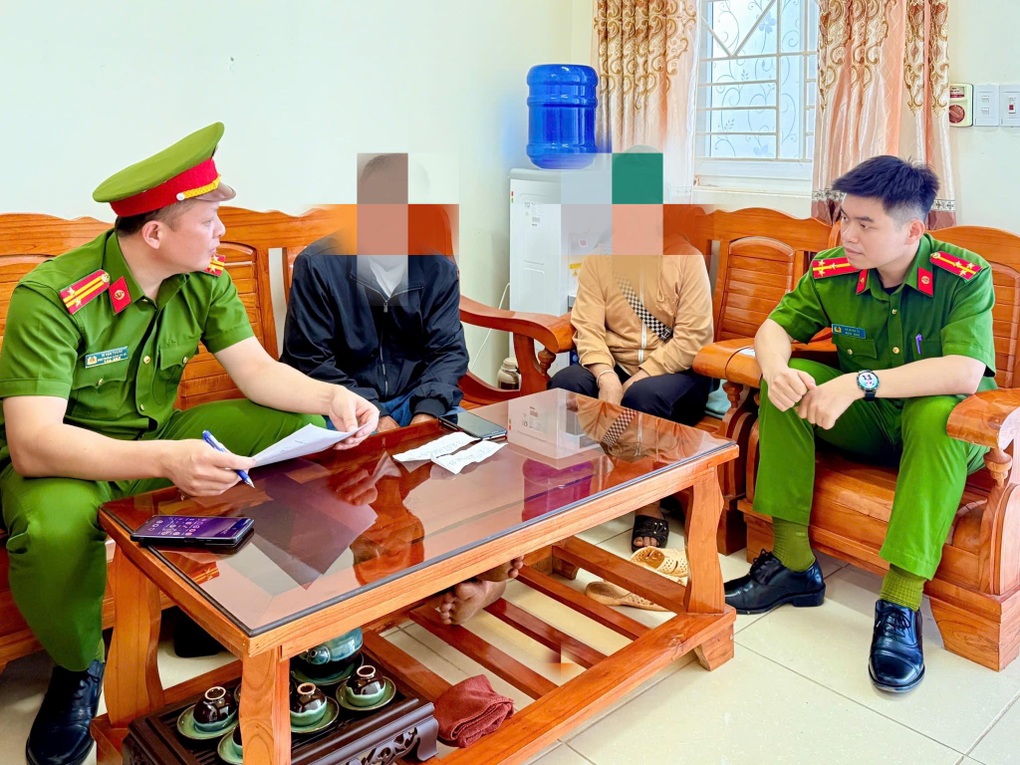 Người đàn ông suýt bị lừa chuyển khoản 100 triệu đồng cho con dâu - 1 Người đàn ông suýt bị lừa chuyển khoản 100 triệu đồng cho con dâu - 1