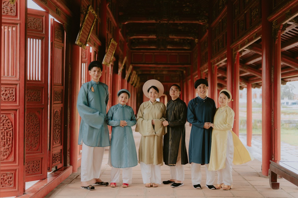 Cuộc sống dở khóc, dở cười của chàng khổng lồ và cô vợ tí hon ở TPHCM - 4