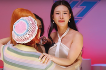 "Chị đẹp đạp gió" loại 4 thí sinh, Bùi Lan Hương khóc nức nở xin rút lui