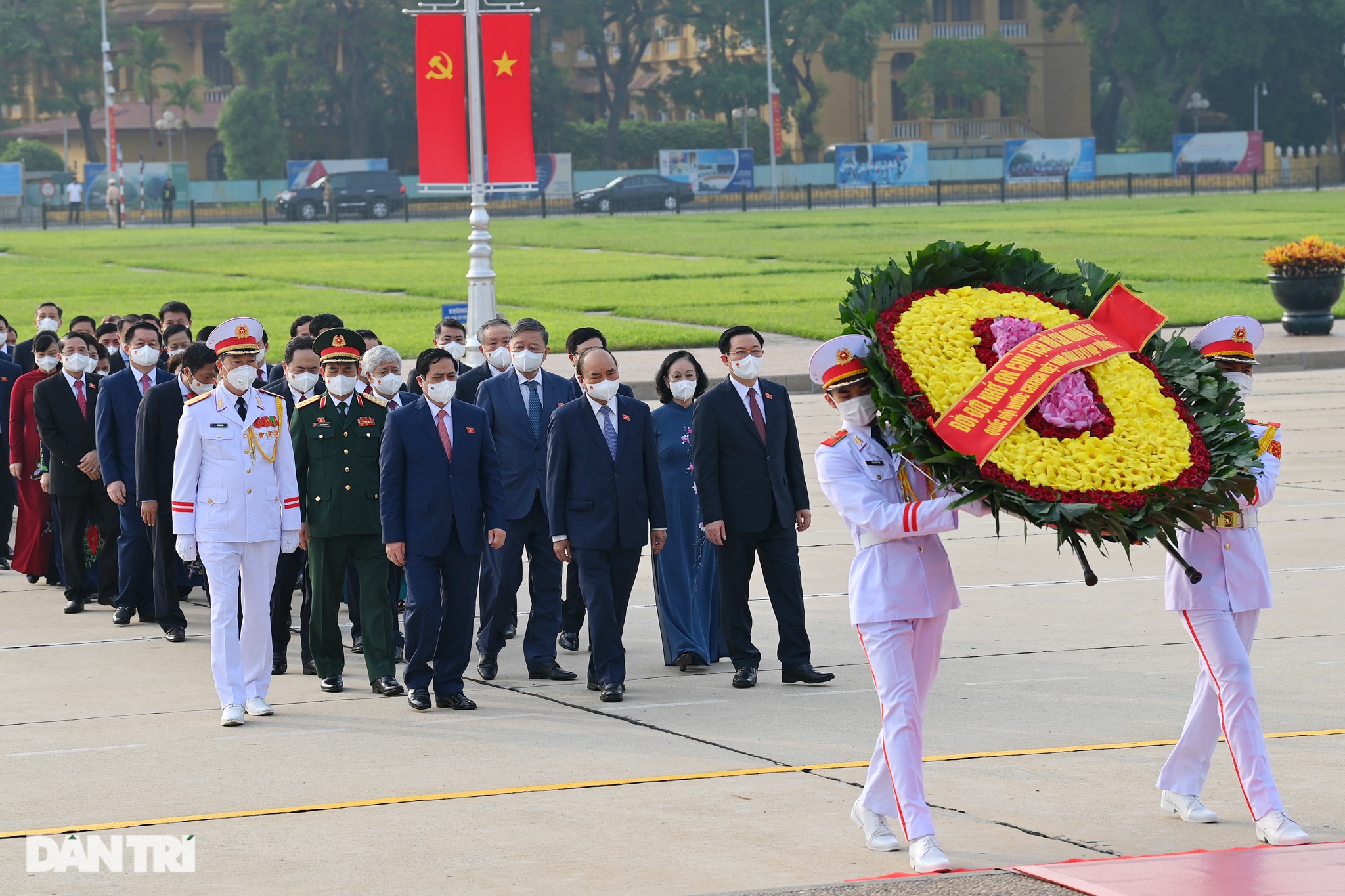 Đại biểu Quốc hội khóa XV vào Lăng viếng Chủ tịch Hồ Chí Minh - 2 Đại biểu Quốc hội khóa XV vào Lăng viếng Chủ tịch Hồ Chí Minh - 2