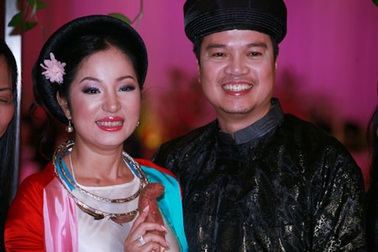 Nghệ sĩ thích thú với tiệc cưới toàn “khoai” của Thúy Nga