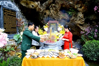 Phu nhân Ngô Phương Ly dự lễ khánh thành tôn tạo di tích Hang Tám Cô