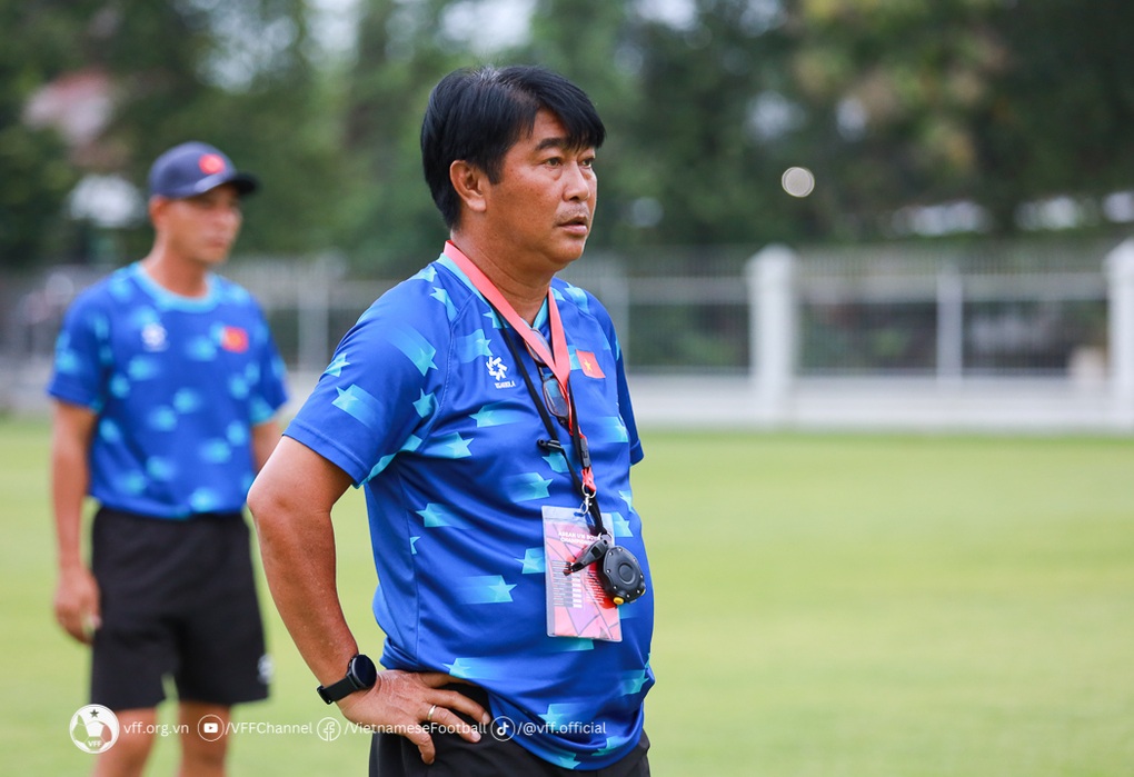 HLV Trần Minh Chiến chia tay đội tuyển U16 Việt Nam - 1 HLV Trần Minh Chiến chia tay đội tuyển U16 Việt Nam - 1