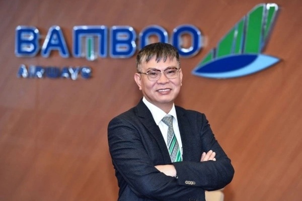 O Sr. Luong Hoai Nam, Diretor Geral da Bamboo Airways, foi temporariamente suspenso de deixar o país - 1 Ông Lương Hoài Nam, Tổng giám đốc Bamboo Airways, bị tạm hoãn xuất cảnh - 1