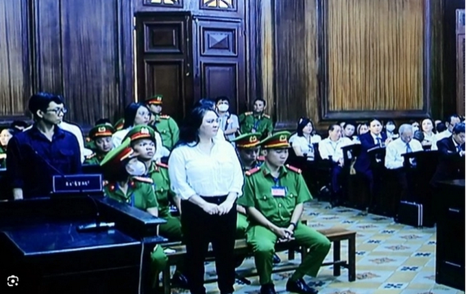 Bị cáo Nguyễn Phương Hằng tại tòa.