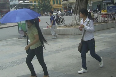 Mưa, nắng thất thường hai ngày nghỉ cuối tuần