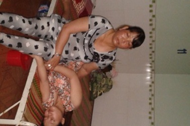 Đau xót người mẹ tâm thần bỏ con vào thùng nước