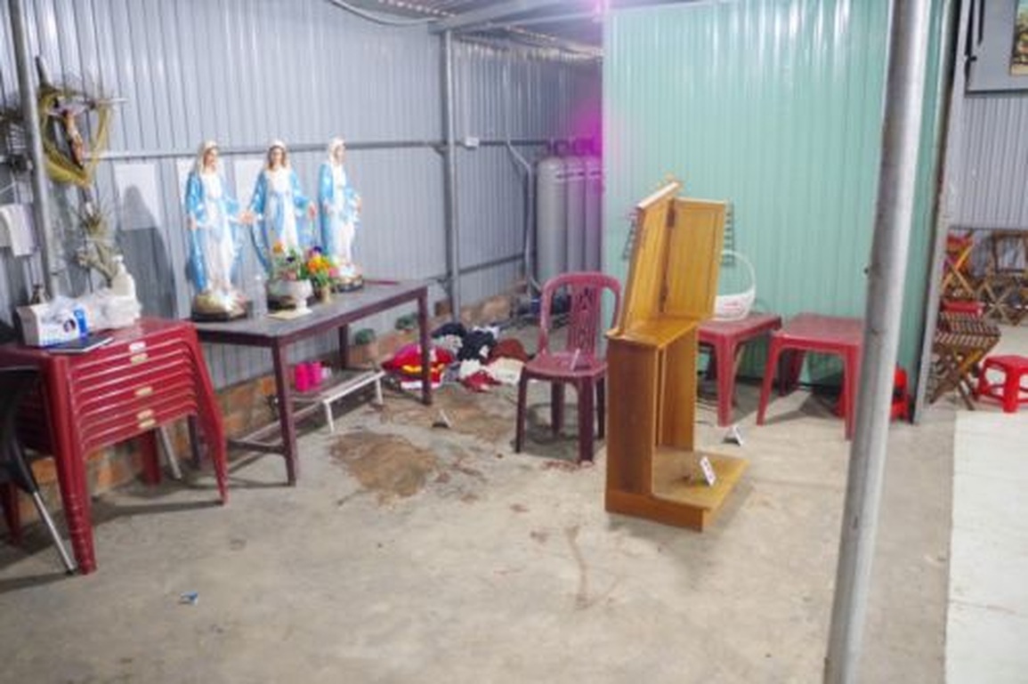 Khởi tố, bắt tạm giam đối tượng chém tử vong một linh mục sau buổi lễ - 1 Khởi tố, bắt tạm giam đối tượng chém tử vong một linh mục sau buổi lễ - 1